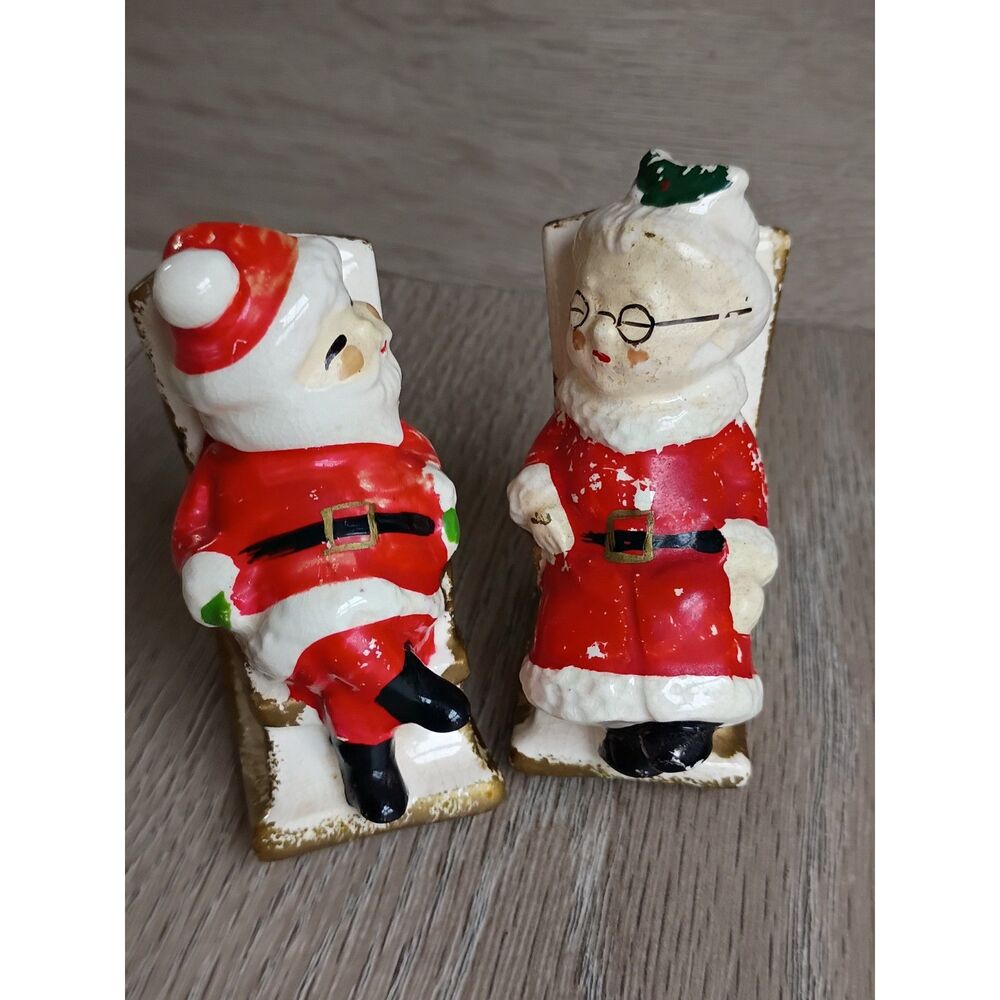 1960 Mr. & Mrs. Santa Claus Salt & Pepper Shakers Ceramic Hand Painted Christmas